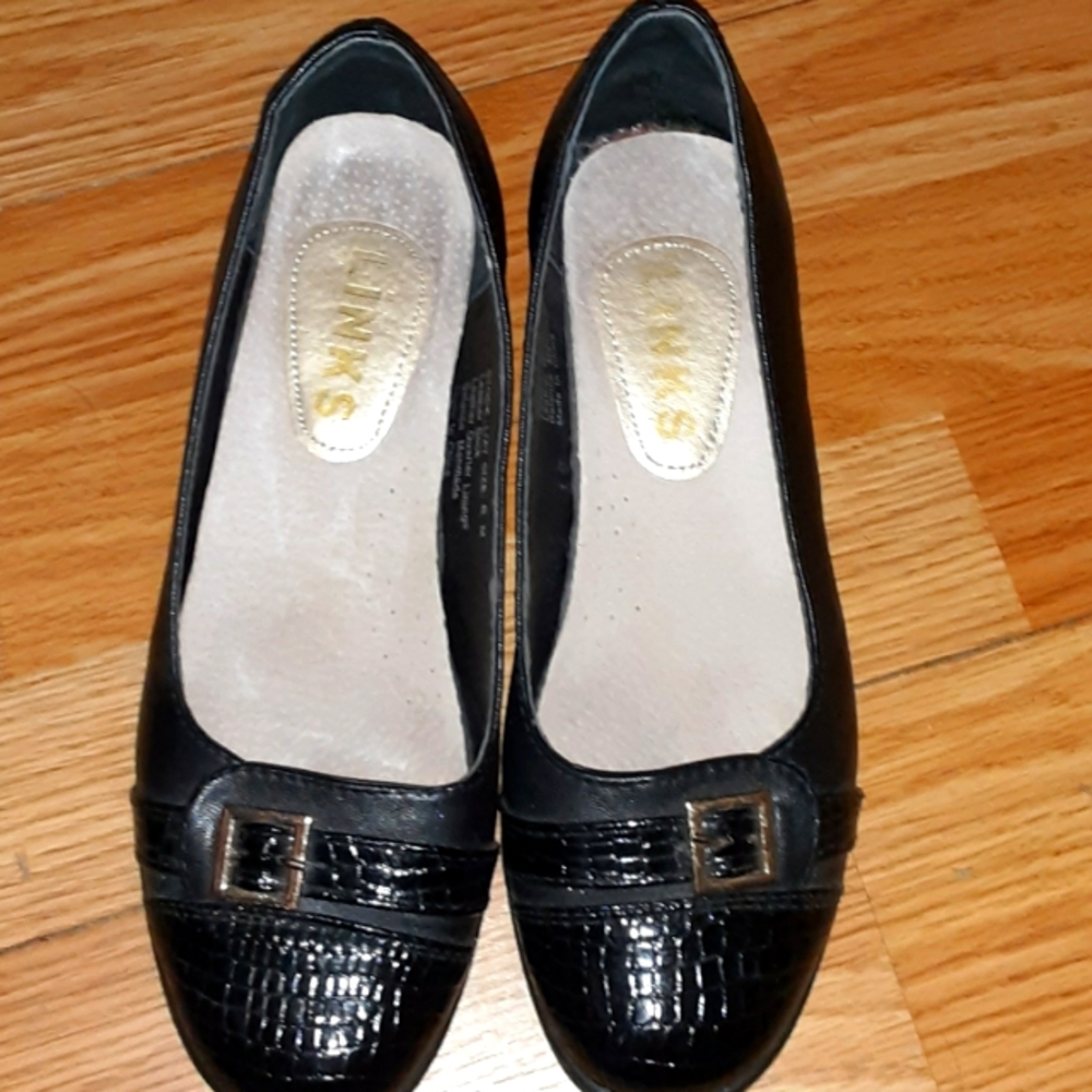 Links womens black with gold belt link dress shoes